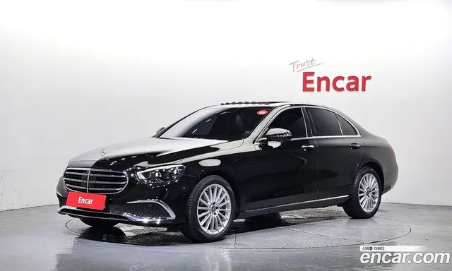 Mercedes-Benz E-Class 2022 2.0 автомат (гидро), миниатюра 1