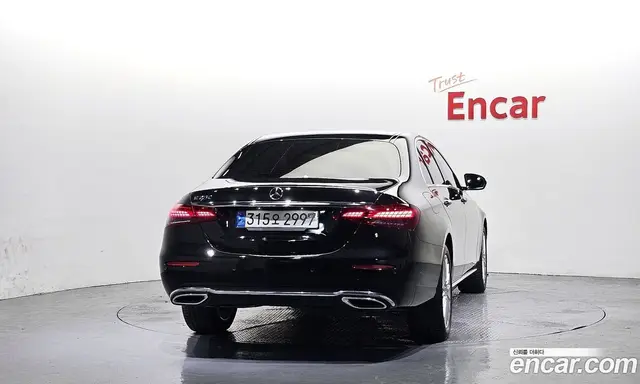 Mercedes-Benz E-Class 2022 2.0 автомат (гидро), миниатюра 4
