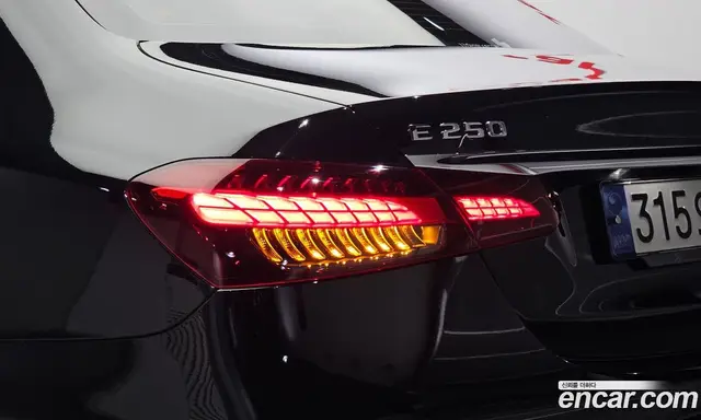 Mercedes-Benz E-Class 2022 2.0 автомат (гидро), миниатюра 9