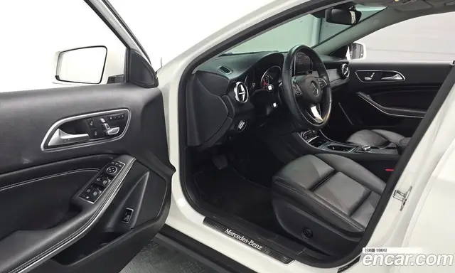 Mercedes-Benz GLA-Class 2019 2.0 автомат (гидро), миниатюра 12