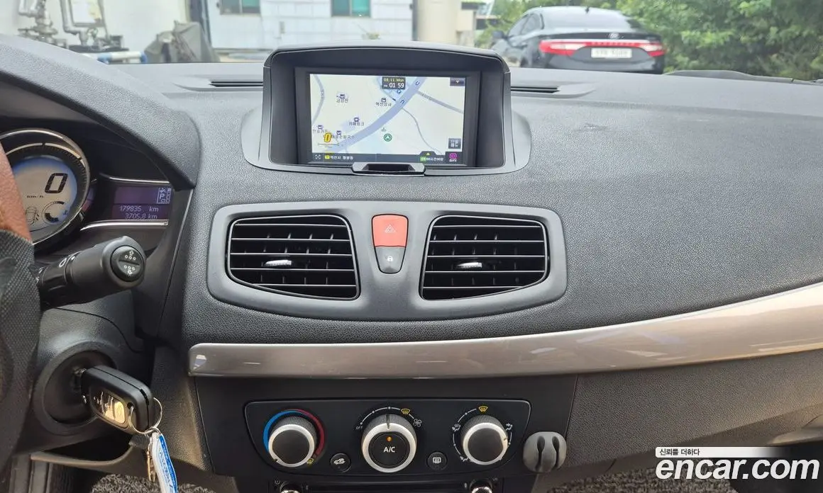 Renault (Samsung) SM3 2015 1.6 автомат (гидро), фото 12 Renault (Samsung) SM3 2015 1.6 автомат (гидро), фото 12