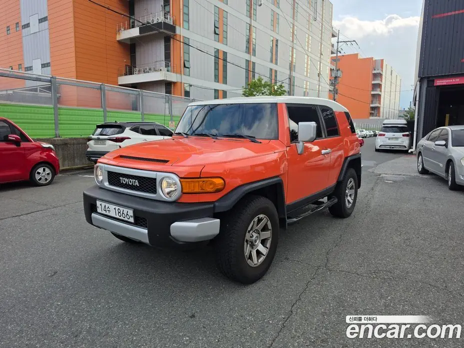 Toyota FJ Cruiser 2014 4.0 автомат (гидро), фото 1 Toyota FJ Cruiser 2014 4.0 автомат (гидро), фото 1
