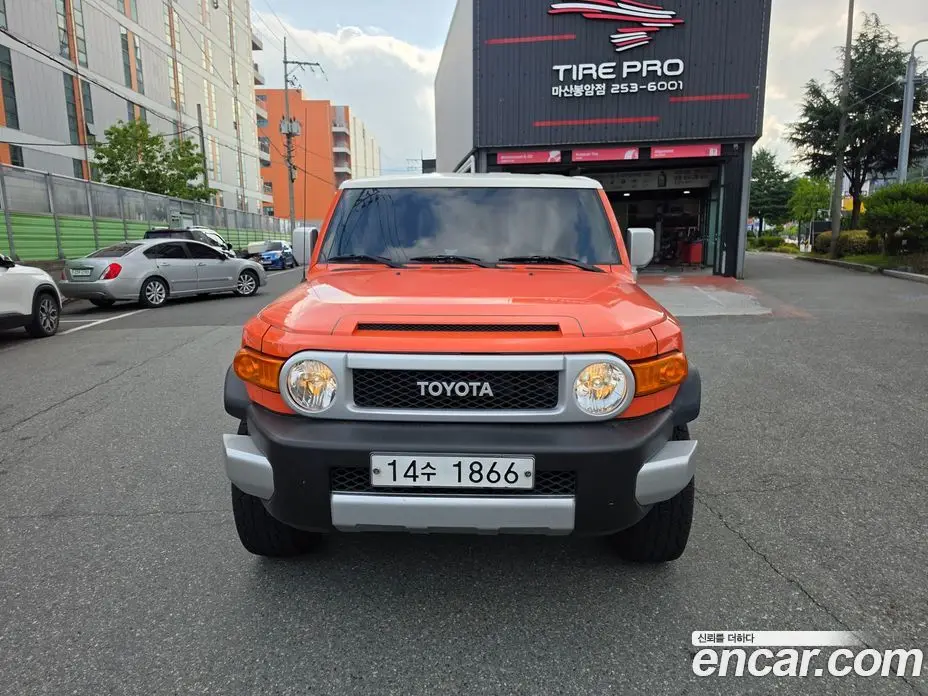 Toyota FJ Cruiser 2014 4.0 автомат (гидро), фото 2 Toyota FJ Cruiser 2014 4.0 автомат (гидро), фото 2