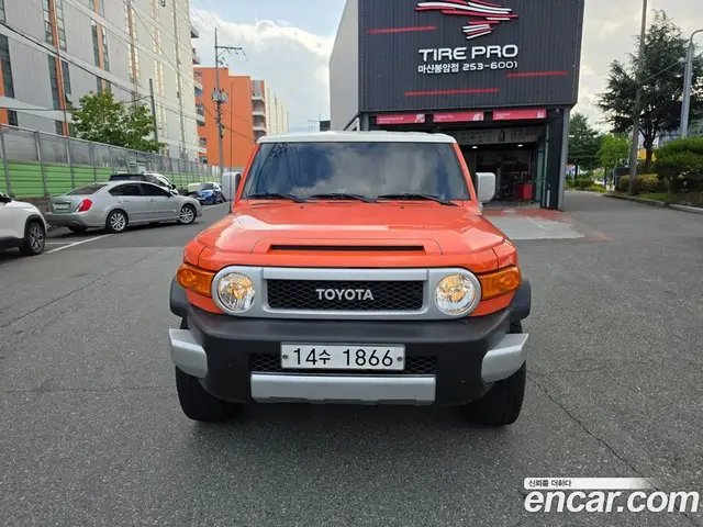 Toyota FJ Cruiser 2014 4.0 автомат (гидро), миниатюра 2 Toyota FJ Cruiser 2014 4.0 автомат (гидро), миниатюра 2