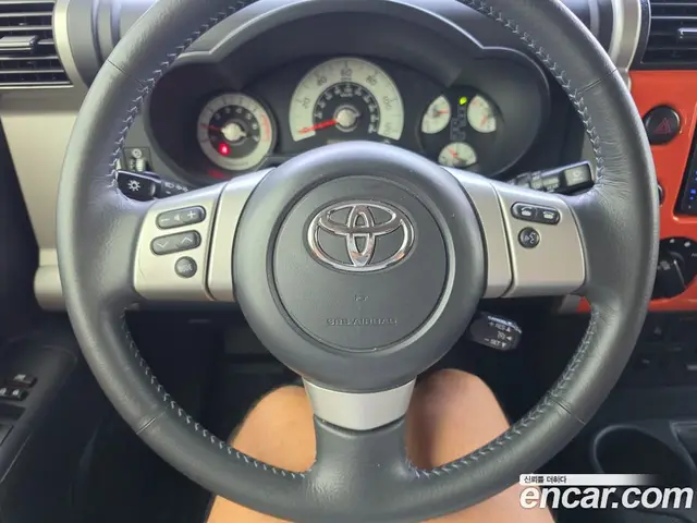 Toyota FJ Cruiser 2014 4.0 автомат (гидро), миниатюра 11 Toyota FJ Cruiser 2014 4.0 автомат (гидро), миниатюра 11
