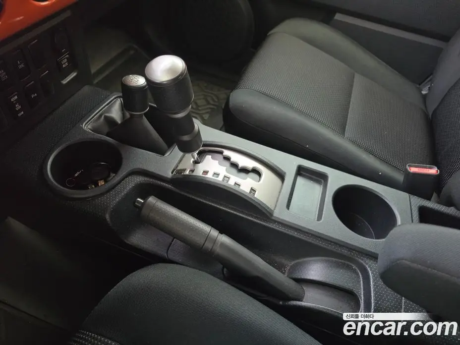 Toyota FJ Cruiser 2014 4.0 автомат (гидро), фото 12 Toyota FJ Cruiser 2014 4.0 автомат (гидро), фото 12