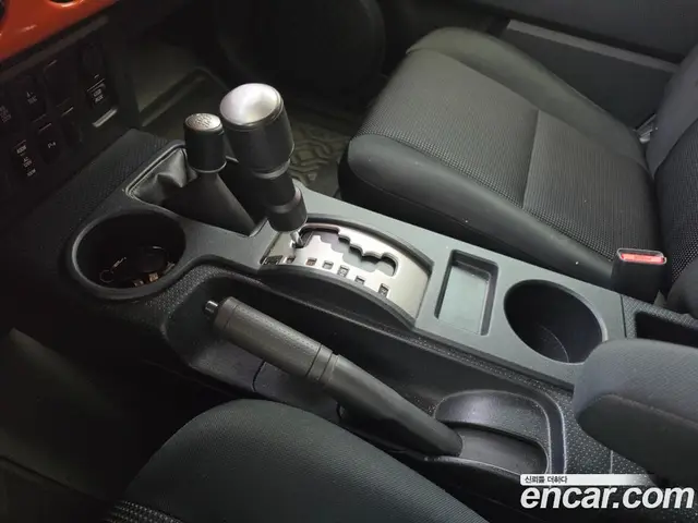 Toyota FJ Cruiser 2014 4.0 автомат (гидро), миниатюра 12