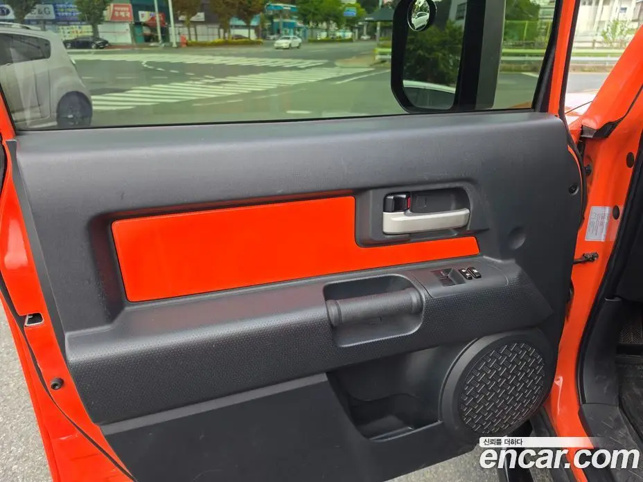 Toyota FJ Cruiser 2014 4.0 автомат (гидро), фото 17 Toyota FJ Cruiser 2014 4.0 автомат (гидро), фото 17