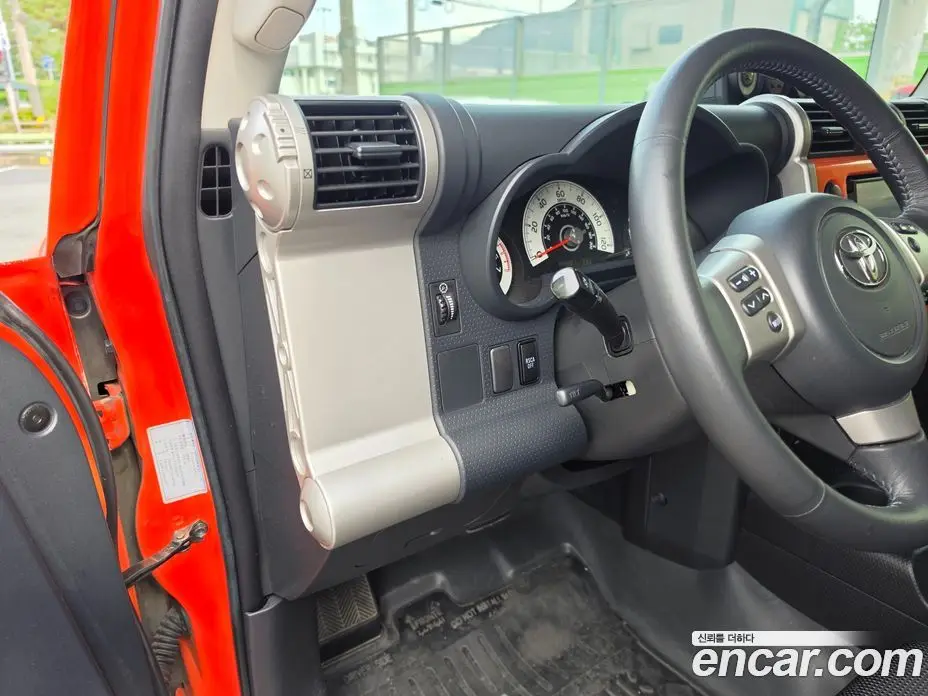 Toyota FJ Cruiser 2014 4.0 автомат (гидро), фото 18 Toyota FJ Cruiser 2014 4.0 автомат (гидро), фото 18