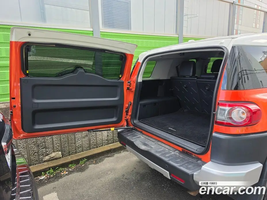 Toyota FJ Cruiser 2014 4.0 автомат (гидро), фото 19 Toyota FJ Cruiser 2014 4.0 автомат (гидро), фото 19