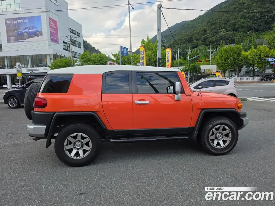 Toyota FJ Cruiser 2014 4.0 автомат (гидро), фото 6 Toyota FJ Cruiser 2014 4.0 автомат (гидро), фото 6