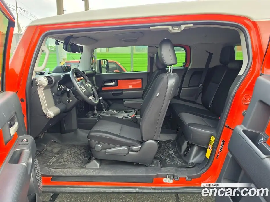 Toyota FJ Cruiser 2014 4.0 автомат (гидро), фото 7 Toyota FJ Cruiser 2014 4.0 автомат (гидро), фото 7