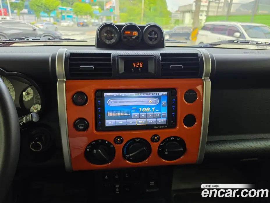 Toyota FJ Cruiser 2014 4.0 автомат (гидро), фото 8 Toyota FJ Cruiser 2014 4.0 автомат (гидро), фото 8