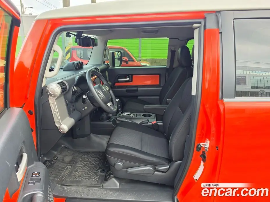 Toyota FJ Cruiser 2014 4.0 автомат (гидро), фото 9 Toyota FJ Cruiser 2014 4.0 автомат (гидро), фото 9