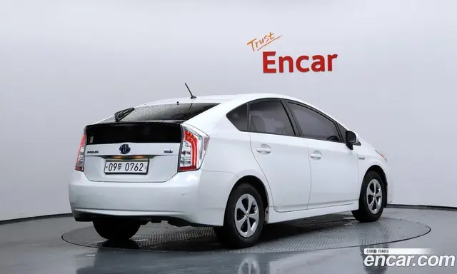 Toyota Prius 2015 1.8 автомат (гидро), миниатюра 2 Toyota Prius 2015 1.8 автомат (гидро), миниатюра 2