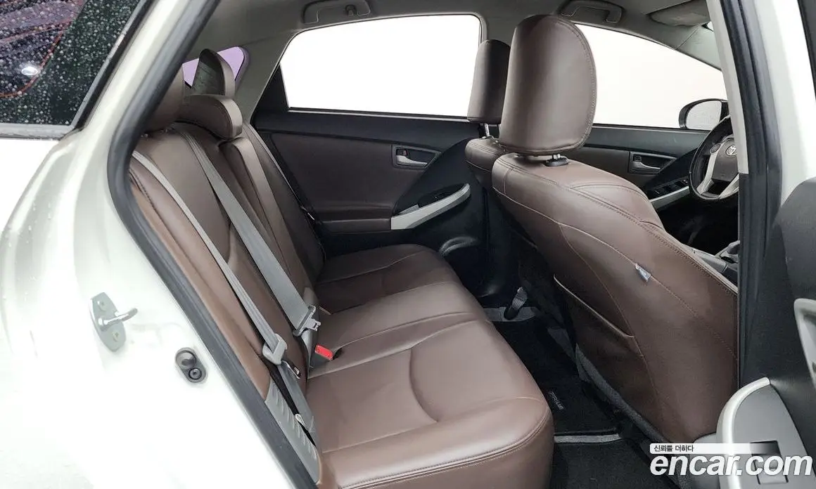 Toyota Prius 2015 1.8 автомат (гидро), фото 11 Toyota Prius 2015 1.8 автомат (гидро), фото 11