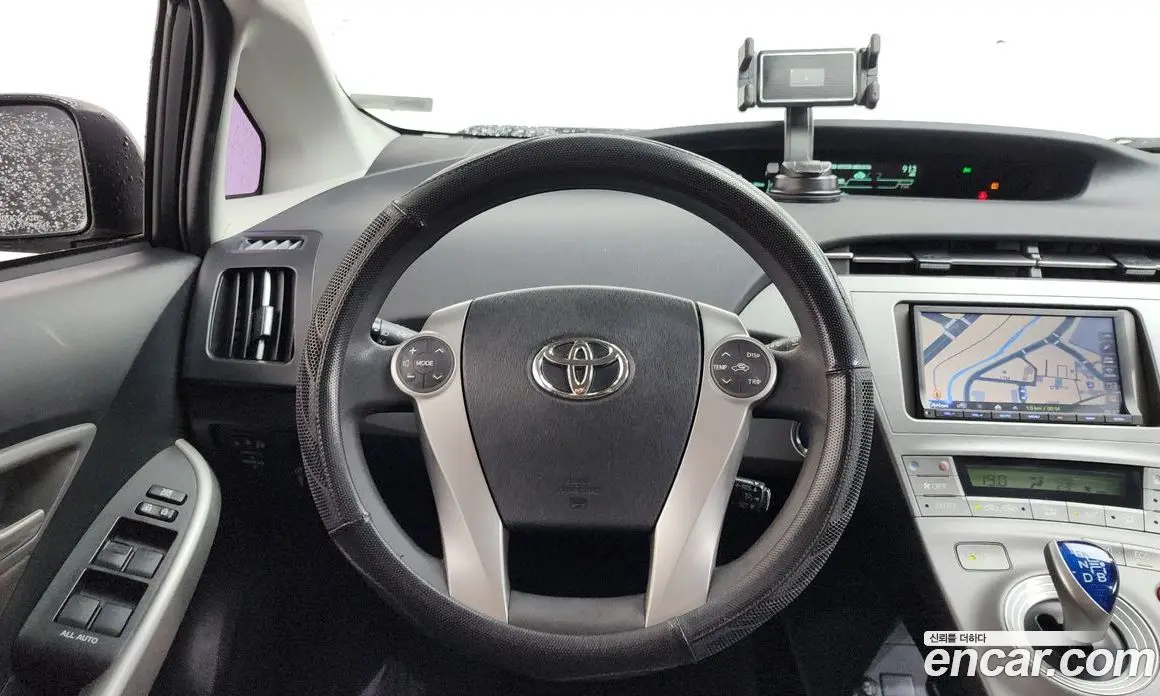 Toyota Prius 2015 1.8 автомат (гидро), фото 14 Toyota Prius 2015 1.8 автомат (гидро), фото 14