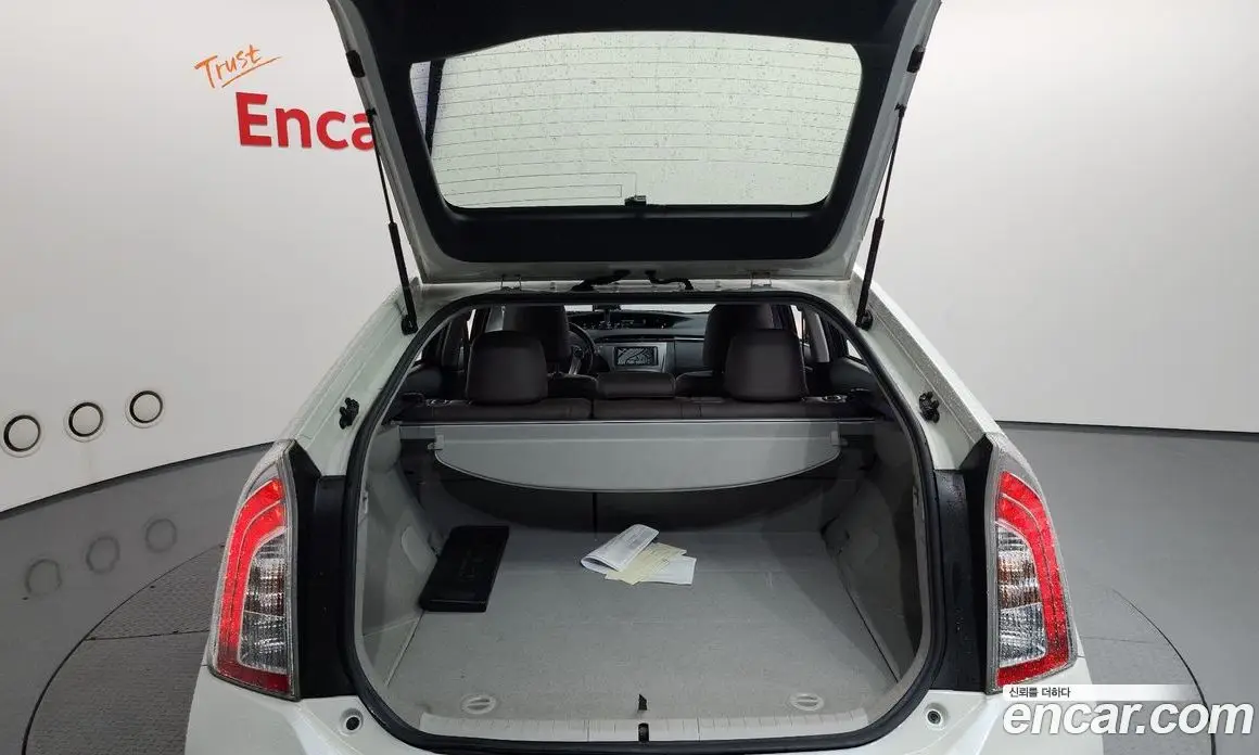 Toyota Prius 2015 1.8 автомат (гидро), фото 16 Toyota Prius 2015 1.8 автомат (гидро), фото 16