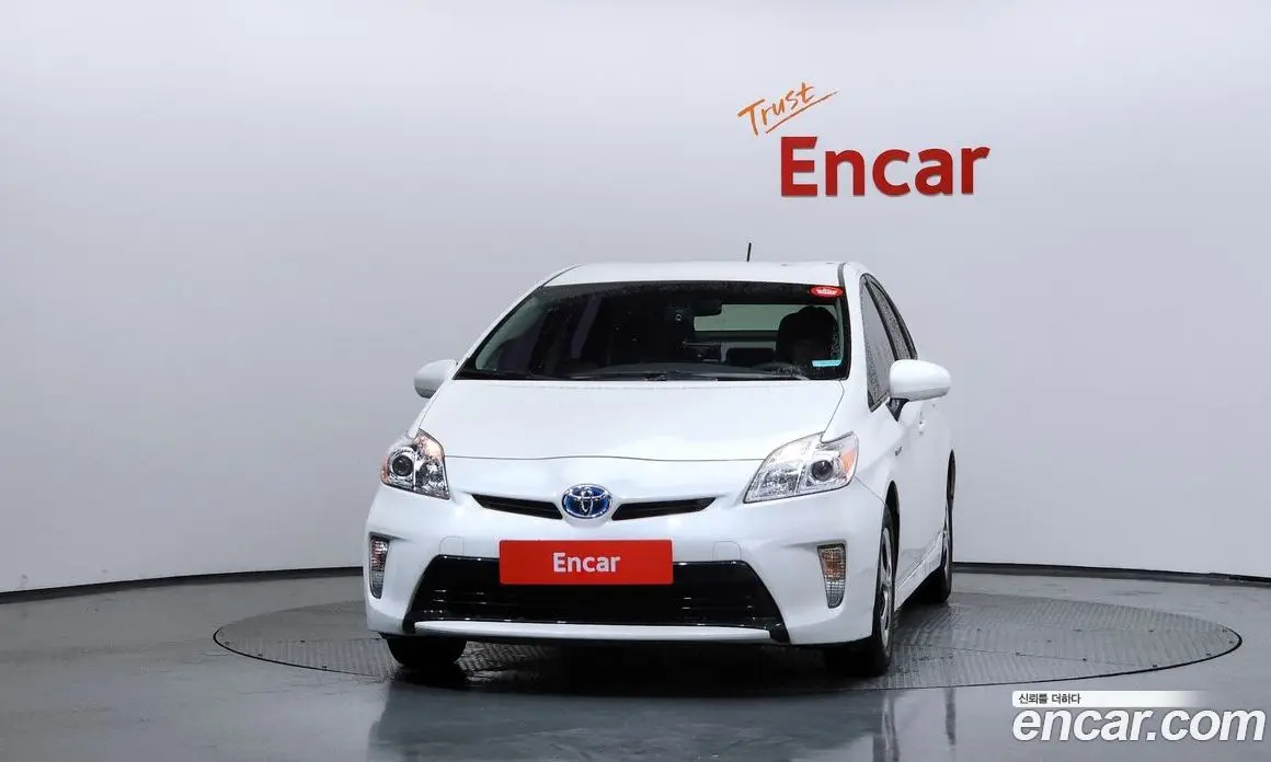 Toyota Prius 2015 1.8 автомат (гидро), фото 3 Toyota Prius 2015 1.8 автомат (гидро), фото 3