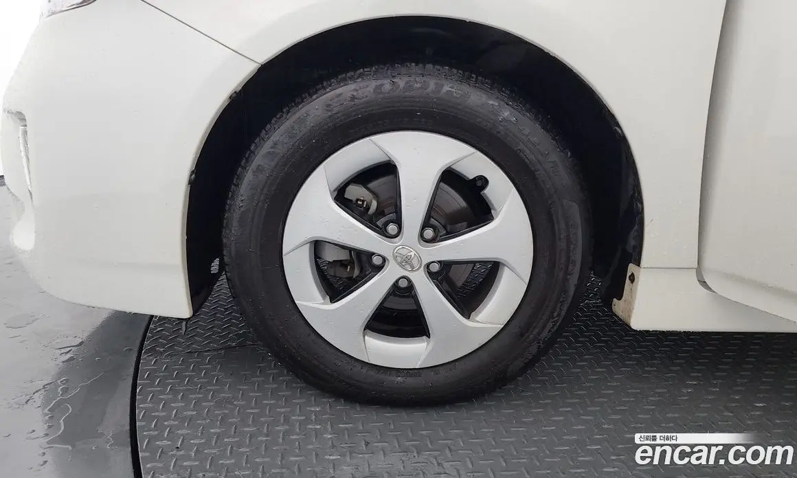 Toyota Prius 2015 1.8 автомат (гидро), фото 5 Toyota Prius 2015 1.8 автомат (гидро), фото 5