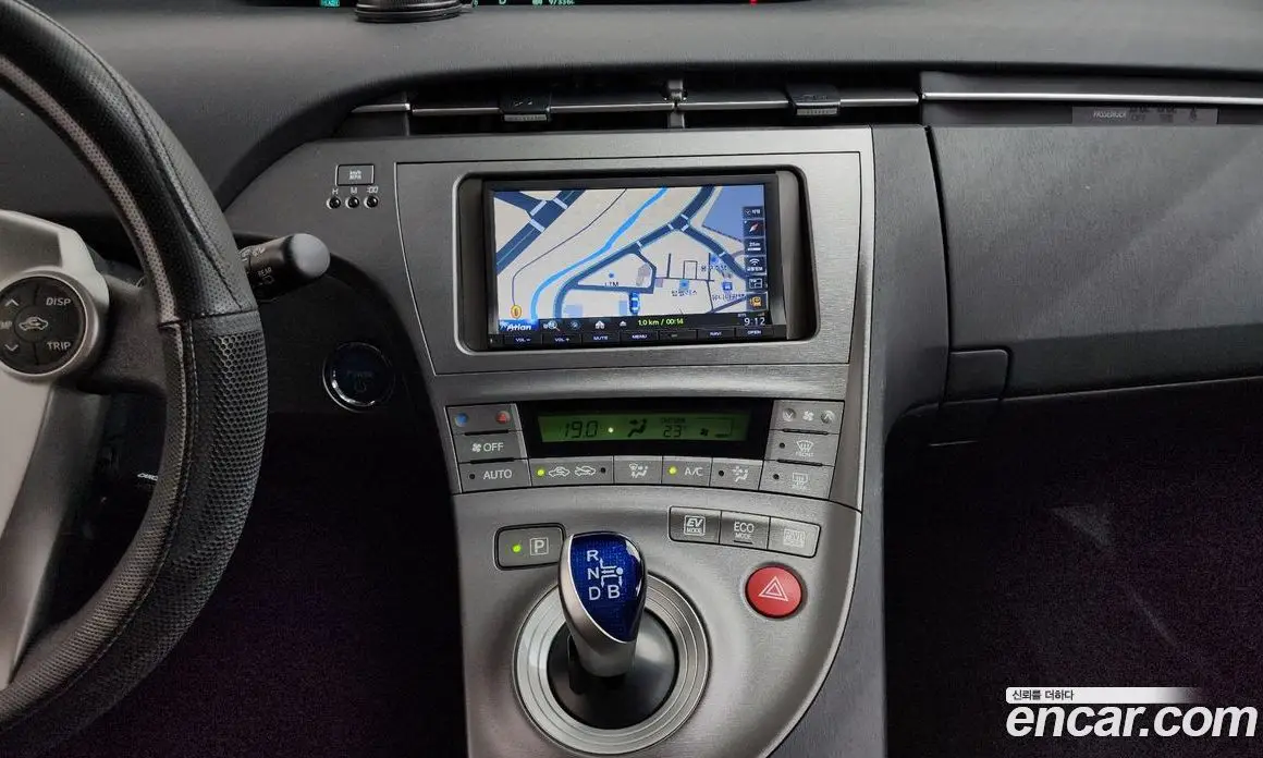 Toyota Prius 2015 1.8 автомат (гидро), фото 9 Toyota Prius 2015 1.8 автомат (гидро), фото 9