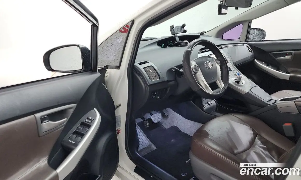 Toyota Prius 2015 1.8 автомат (гидро), фото 10 Toyota Prius 2015 1.8 автомат (гидро), фото 10