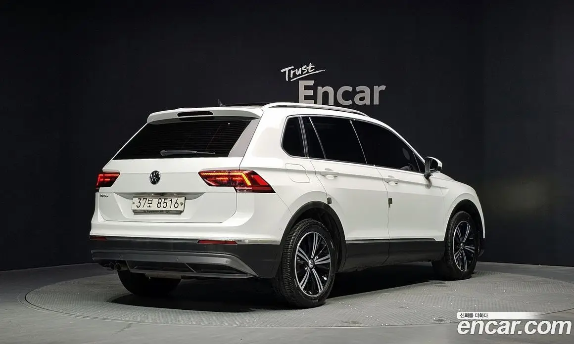 Volkswagen Tiguan 2018 2.0 автомат (гидро), фото 2 Volkswagen Tiguan 2018 2.0 автомат (гидро), фото 2