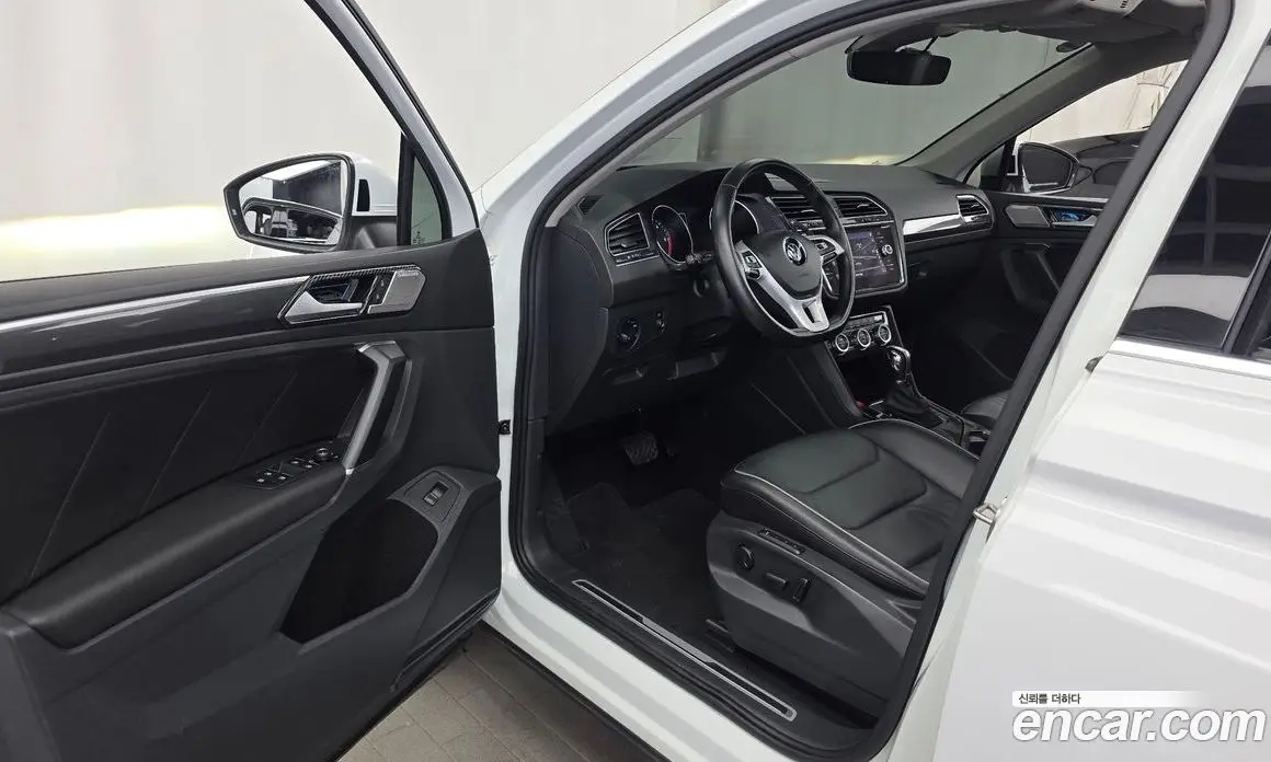 Volkswagen Tiguan 2018 2.0 автомат (гидро), фото 13 Volkswagen Tiguan 2018 2.0 автомат (гидро), фото 13
