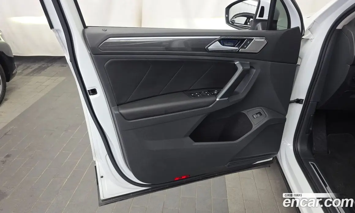 Volkswagen Tiguan 2018 2.0 автомат (гидро), фото 14 Volkswagen Tiguan 2018 2.0 автомат (гидро), фото 14