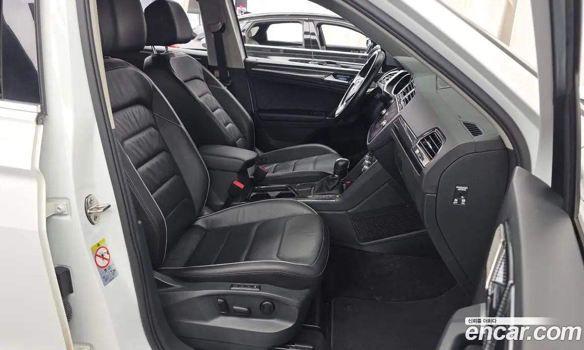 Volkswagen Tiguan 2018 2.0 автомат (гидро), фото 17 Volkswagen Tiguan 2018 2.0 автомат (гидро), фото 17