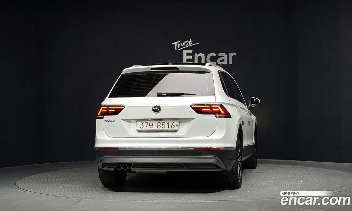 Volkswagen Tiguan 2018 2.0 автомат (гидро), фото 4 Volkswagen Tiguan 2018 2.0 автомат (гидро), фото 4