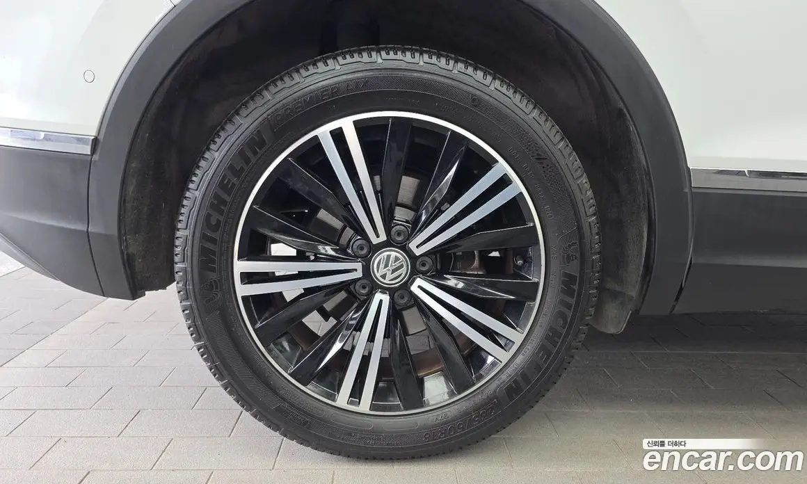 Volkswagen Tiguan 2018 2.0 автомат (гидро), фото 5 Volkswagen Tiguan 2018 2.0 автомат (гидро), фото 5