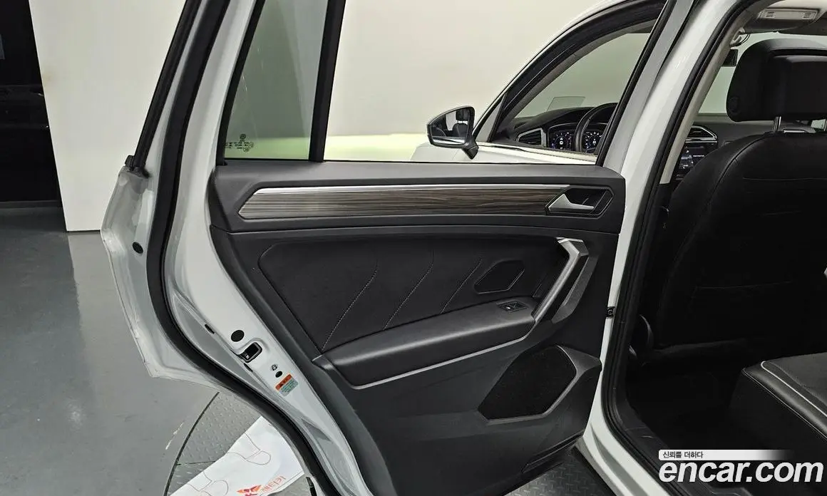 Volkswagen Tiguan 2024 2.0 автомат (гидро), фото 14 Volkswagen Tiguan 2024 2.0 автомат (гидро), фото 14