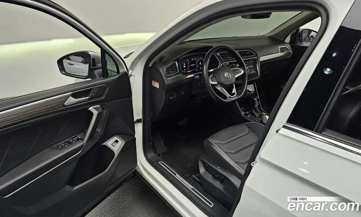 Volkswagen Tiguan 2024 2.0 автомат (гидро), фото 16 Volkswagen Tiguan 2024 2.0 автомат (гидро), фото 16