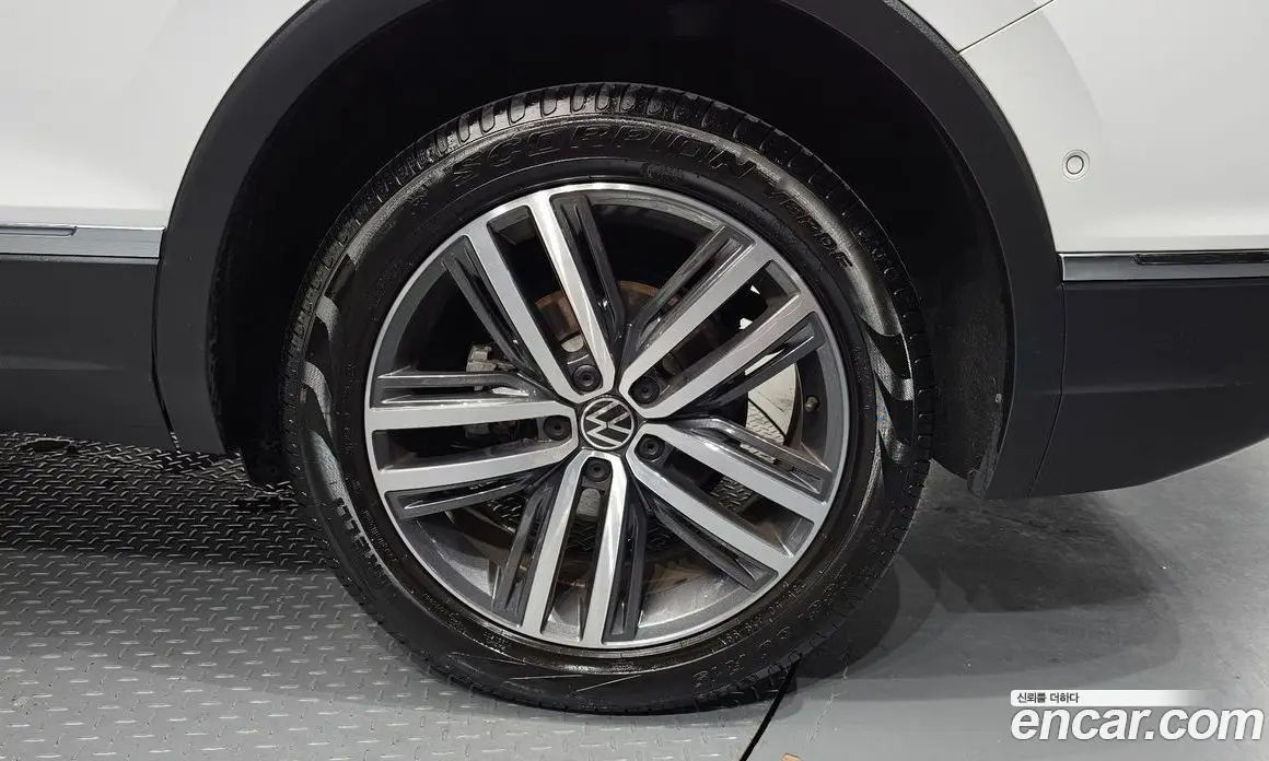 Volkswagen Tiguan 2024 2.0 автомат (гидро), фото 6 Volkswagen Tiguan 2024 2.0 автомат (гидро), фото 6