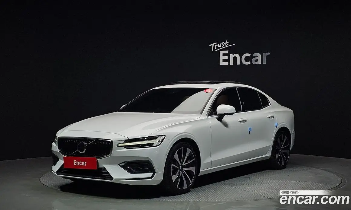 Volvo S60 2024 2.0 автомат (гидро), фото 1 Volvo S60 2024 2.0 автомат (гидро), фото 1