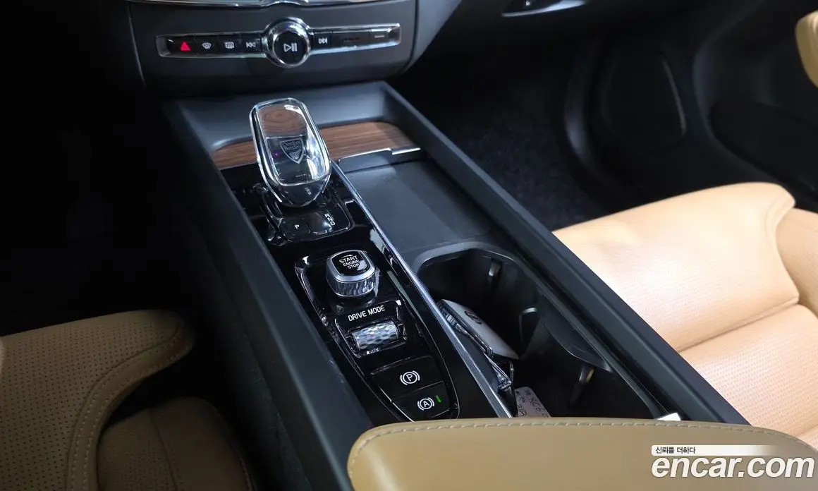 Volvo XC60 2020 2.0 автомат (гидро), фото 12 Volvo XC60 2020 2.0 автомат (гидро), фото 12