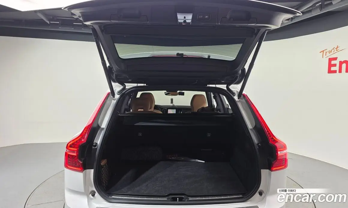 Volvo XC60 2025 2.0 автомат (гидро), фото 20 Volvo XC60 2025 2.0 автомат (гидро), фото 20