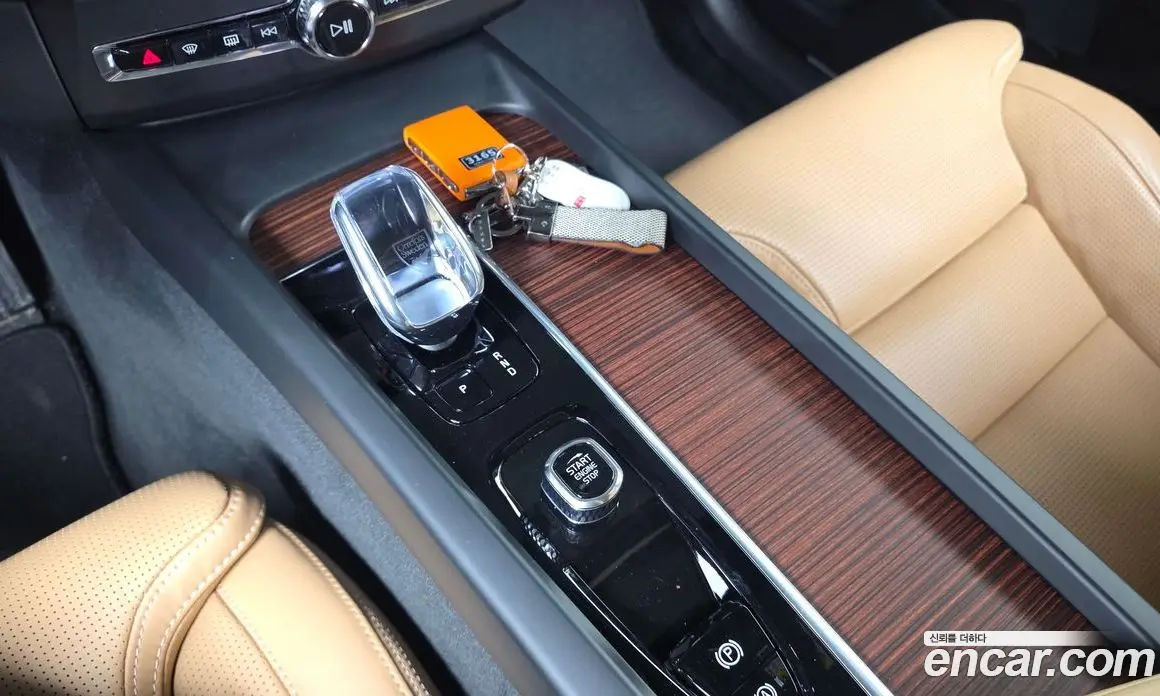 Volvo XC60 2025 2.0 автомат (гидро), фото 9 Volvo XC60 2025 2.0 автомат (гидро), фото 9