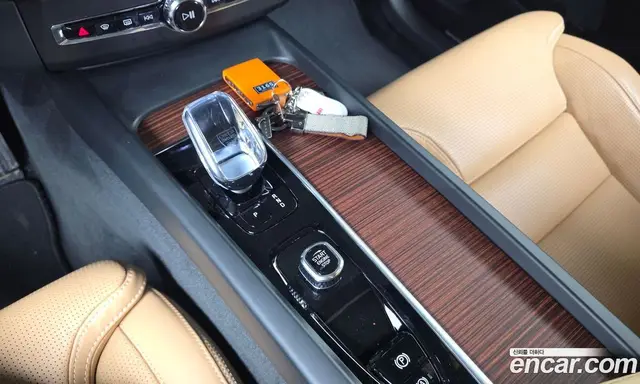 Volvo XC60 2025 2.0 автомат (гидро), миниатюра 9 Volvo XC60 2025 2.0 автомат (гидро), миниатюра 9
