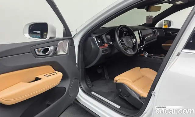 Volvo XC60 2025 2.0 автомат (гидро), миниатюра 10 Volvo XC60 2025 2.0 автомат (гидро), миниатюра 10