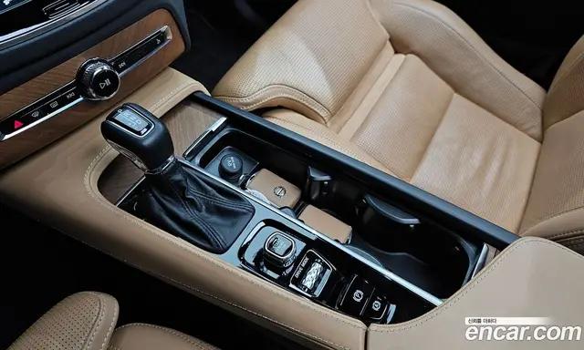 Volvo XC90 2019 2.0 автомат (гидро), миниатюра 9 Volvo XC90 2019 2.0 автомат (гидро), миниатюра 9