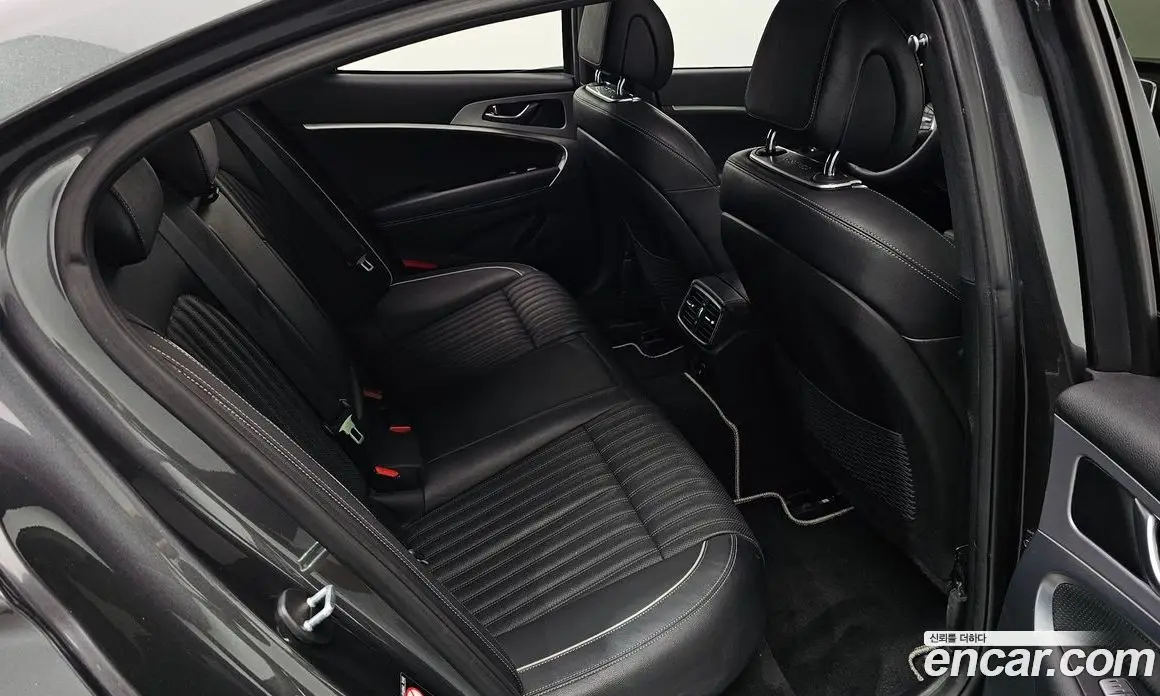 Genesis G70 2018 2.0 автомат (гидро), фото 16 Genesis G70 2018 2.0 автомат (гидро), фото 16