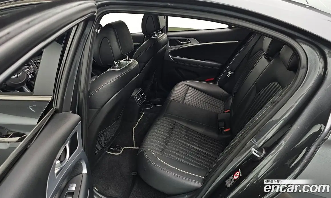 Genesis G70 2018 2.0 автомат (гидро), фото 17 Genesis G70 2018 2.0 автомат (гидро), фото 17