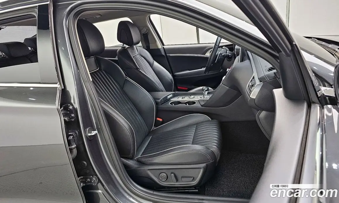 Genesis G70 2019 2.0 автомат (гидро), фото 10 Genesis G70 2019 2.0 автомат (гидро), фото 10