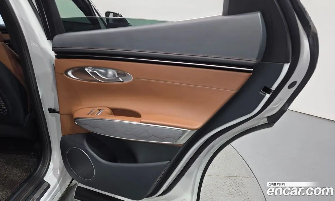 Genesis GV70 2021 2.5 автомат (гидро), фото 15 Genesis GV70 2021 2.5 автомат (гидро), фото 15
