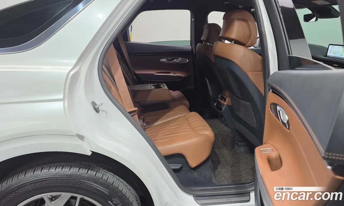 Genesis GV70 2021 2.5 автомат (гидро), фото 17 Genesis GV70 2021 2.5 автомат (гидро), фото 17