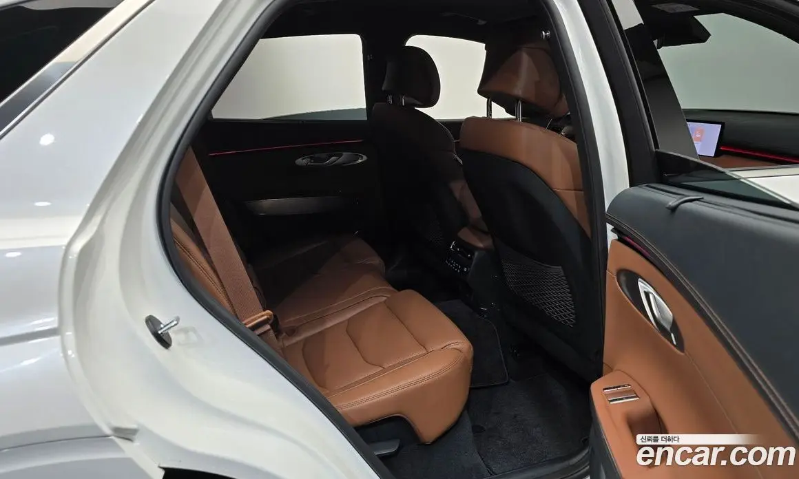 Genesis GV70 2024 2.5 автомат (гидро), фото 17 Genesis GV70 2024 2.5 автомат (гидро), фото 17