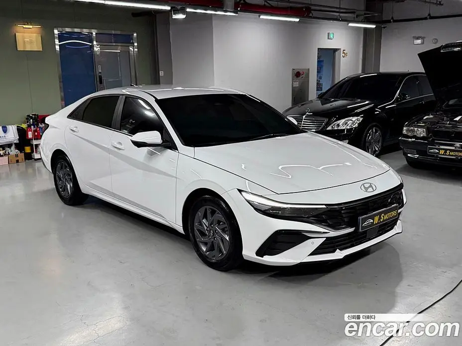Hyundai Avante 2023 1.6 автомат (гидро), фото 3