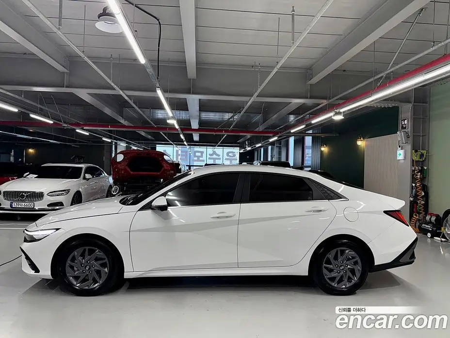 Hyundai Avante 2023 1.6 автомат (гидро), фото 4